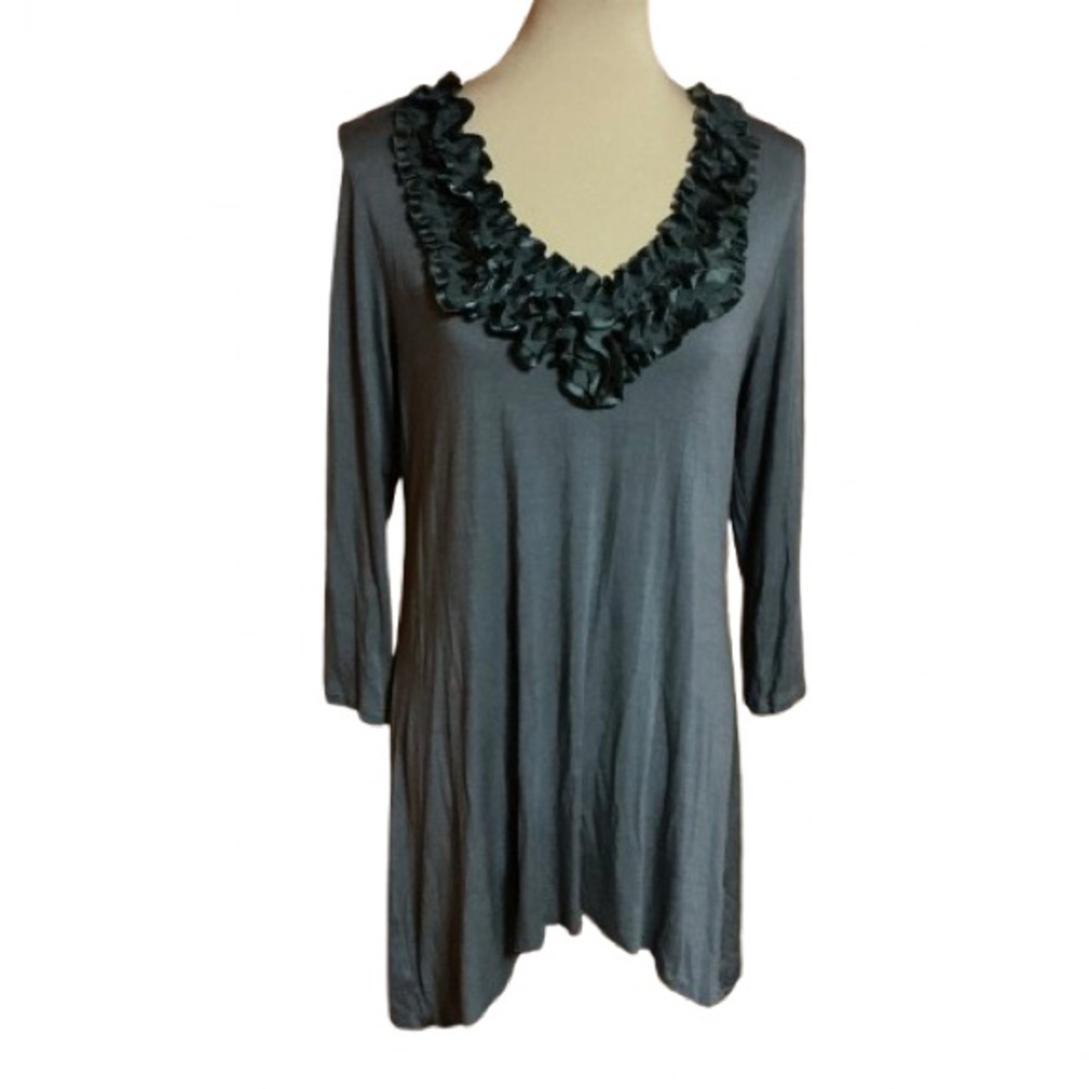 Status by chenault ruffled tunic